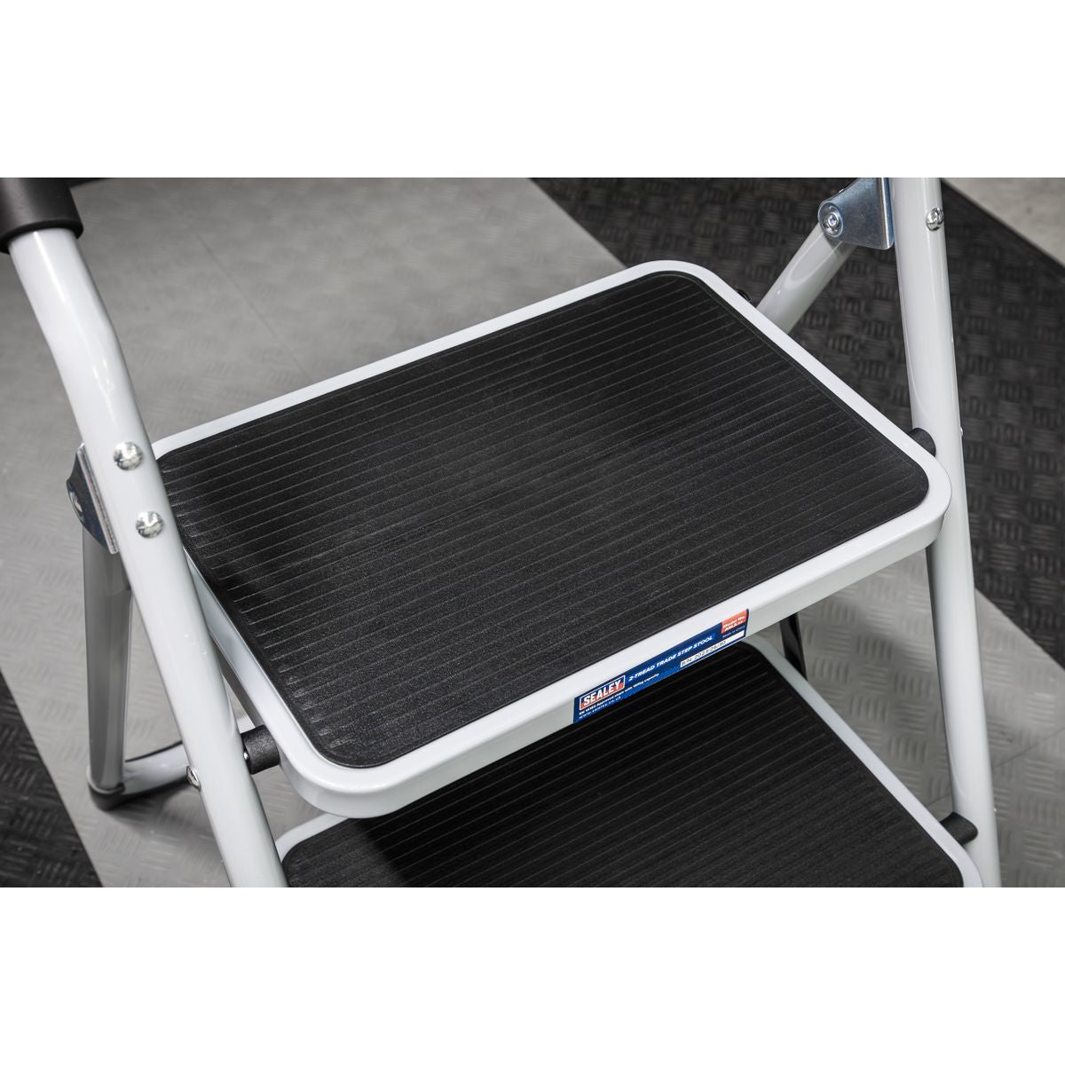 Sealey Step Stool 2-Tread 150kg Capacity - BS EN14183 - Image 4