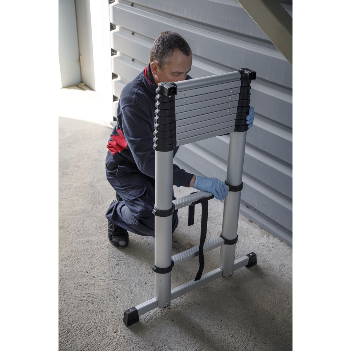 Sealey Telescopic Ladder 11-Tread Aluminium - BS EN 131 - Image 5