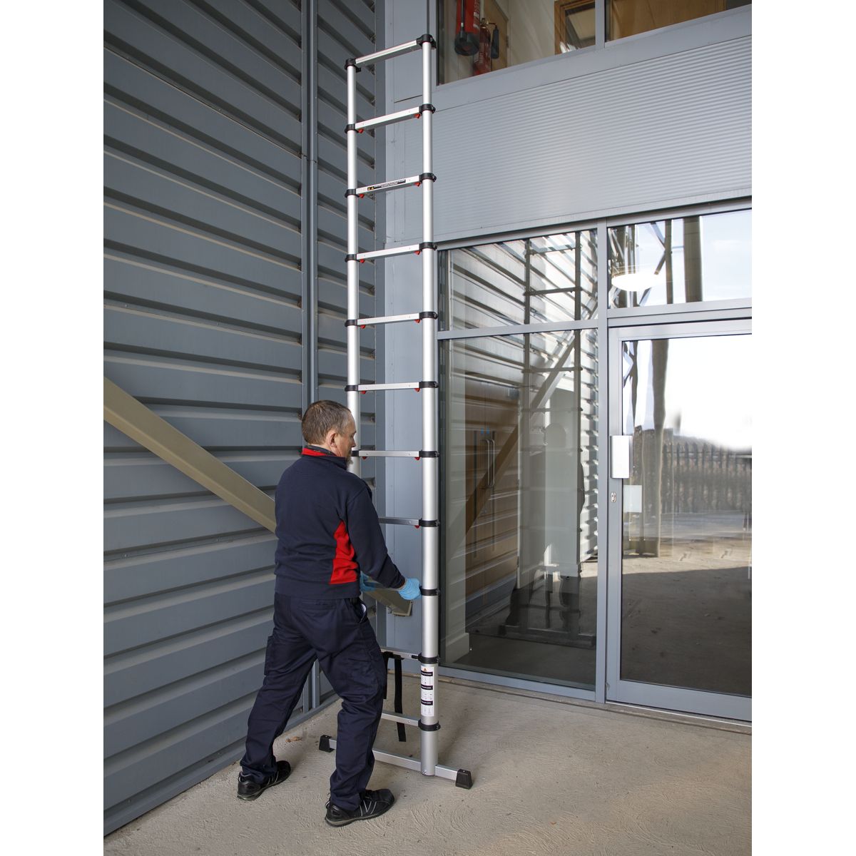 Sealey Telescopic Ladder 11-Tread Aluminium - BS EN 131 - Image 9