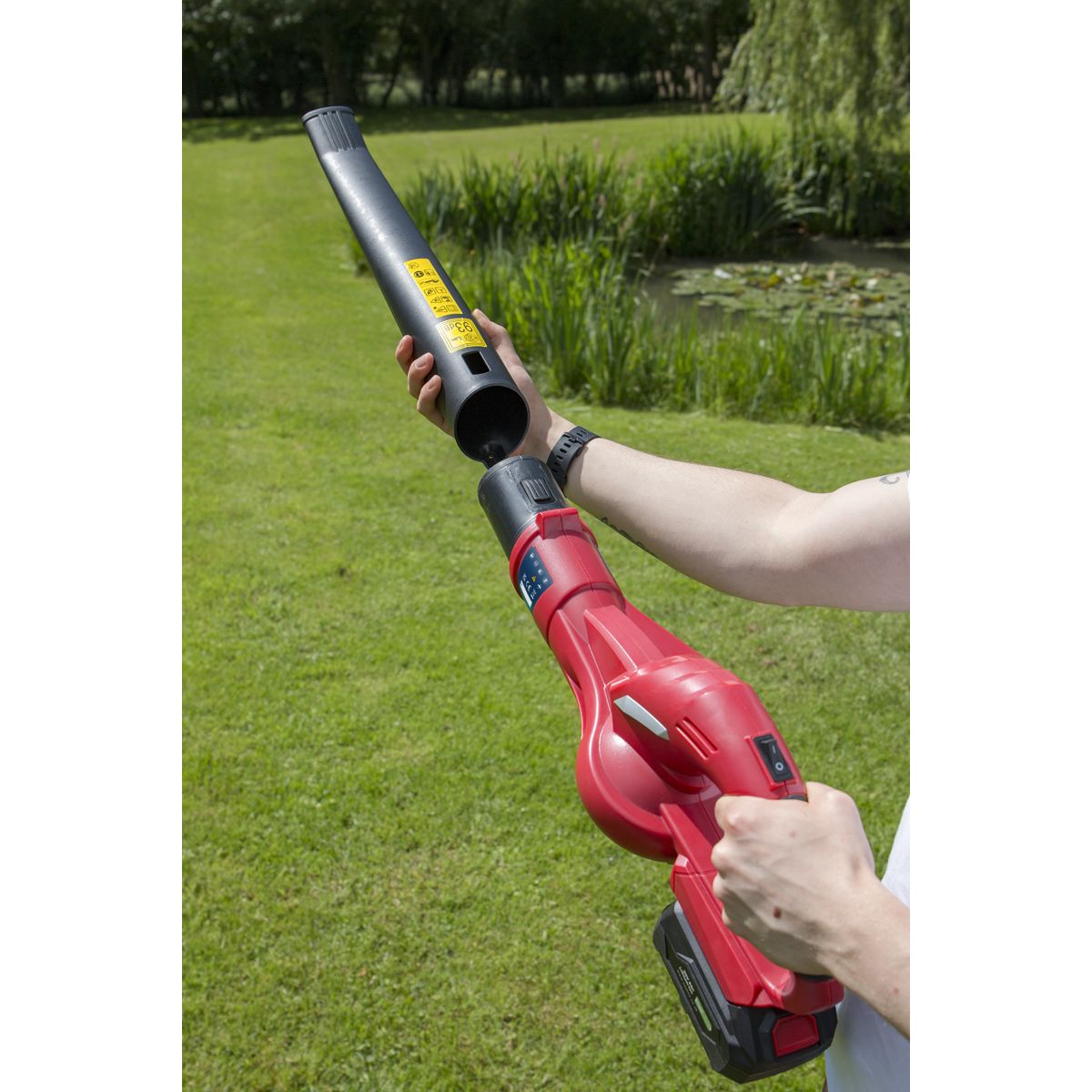 Sealey SV20 Series Cordless Leaf Blower Kit 20V 2Ah - Image 2