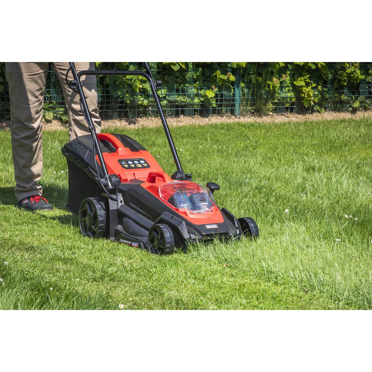 Sealey Cordless Lawn Mower Kit 40V 4Ah SV20 Series 40cm - Image 9