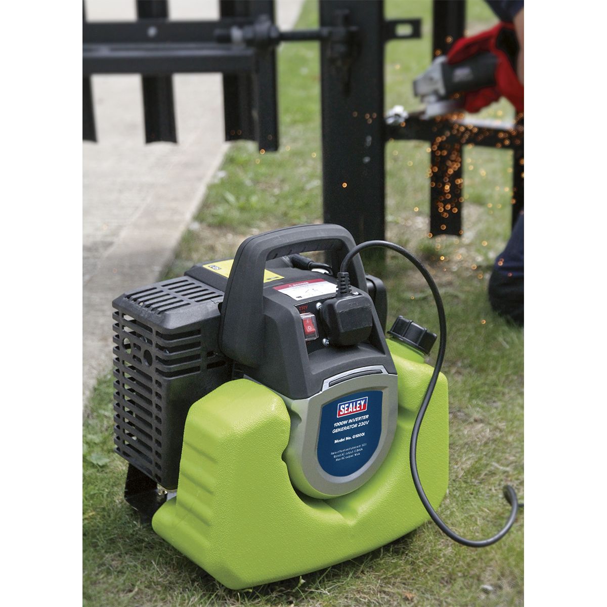 Sealey 1000W Inverter Generator 2-Stroke Engine 230V - Image 2