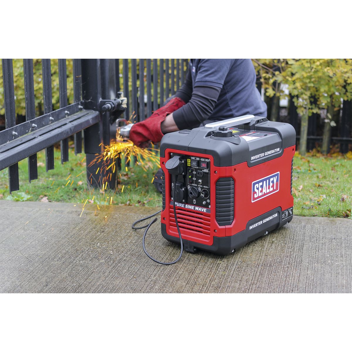 Sealey 2000W Inverter Generator 4-Stroke Engine 230V - Image 4