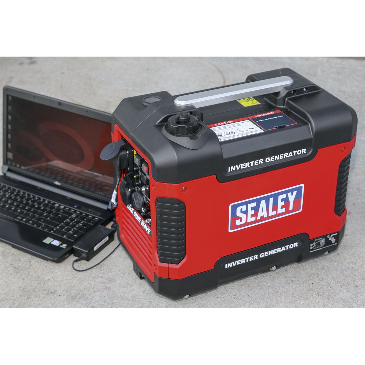 Sealey 2000W Inverter Generator 4-Stroke Engine 230V - Image 6