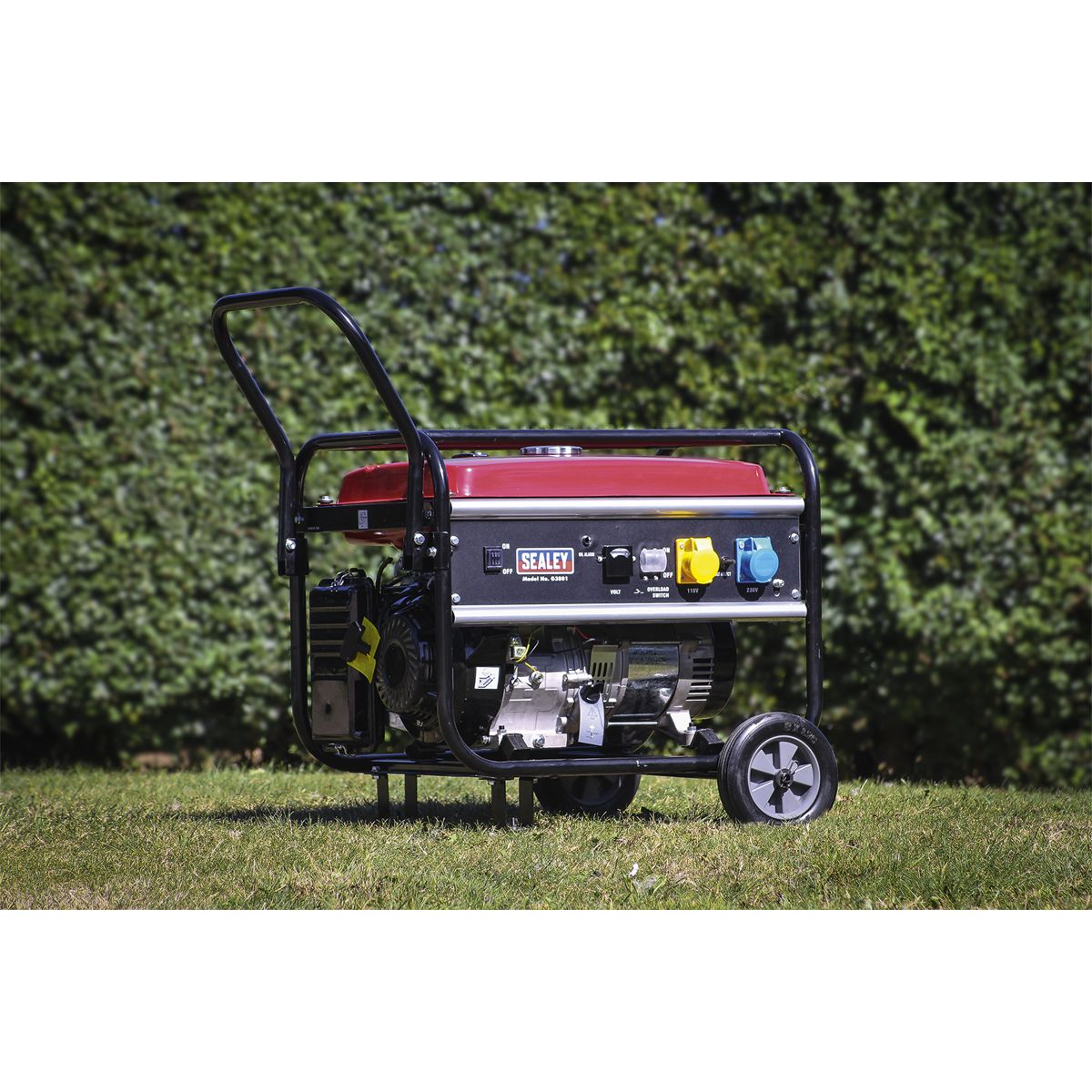 Sealey 5500W Generator 13hp 4-Stroke Engine 110/230V - Image 3