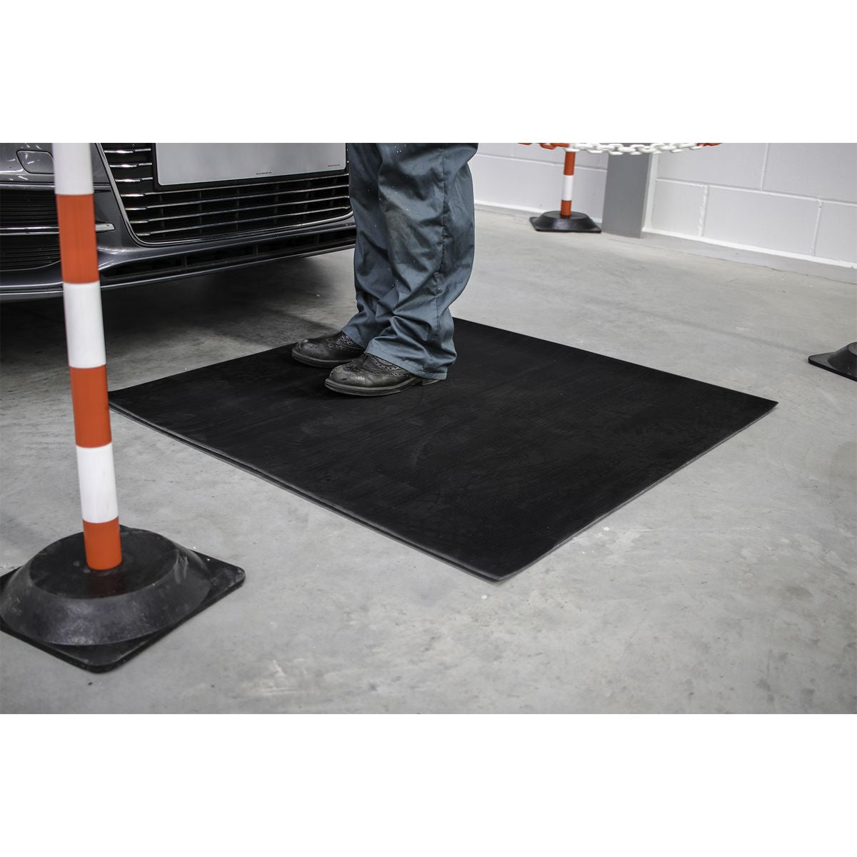 Sealey Electrician's Insulating Rubber Safety Mat 1 x 1m - Image 2