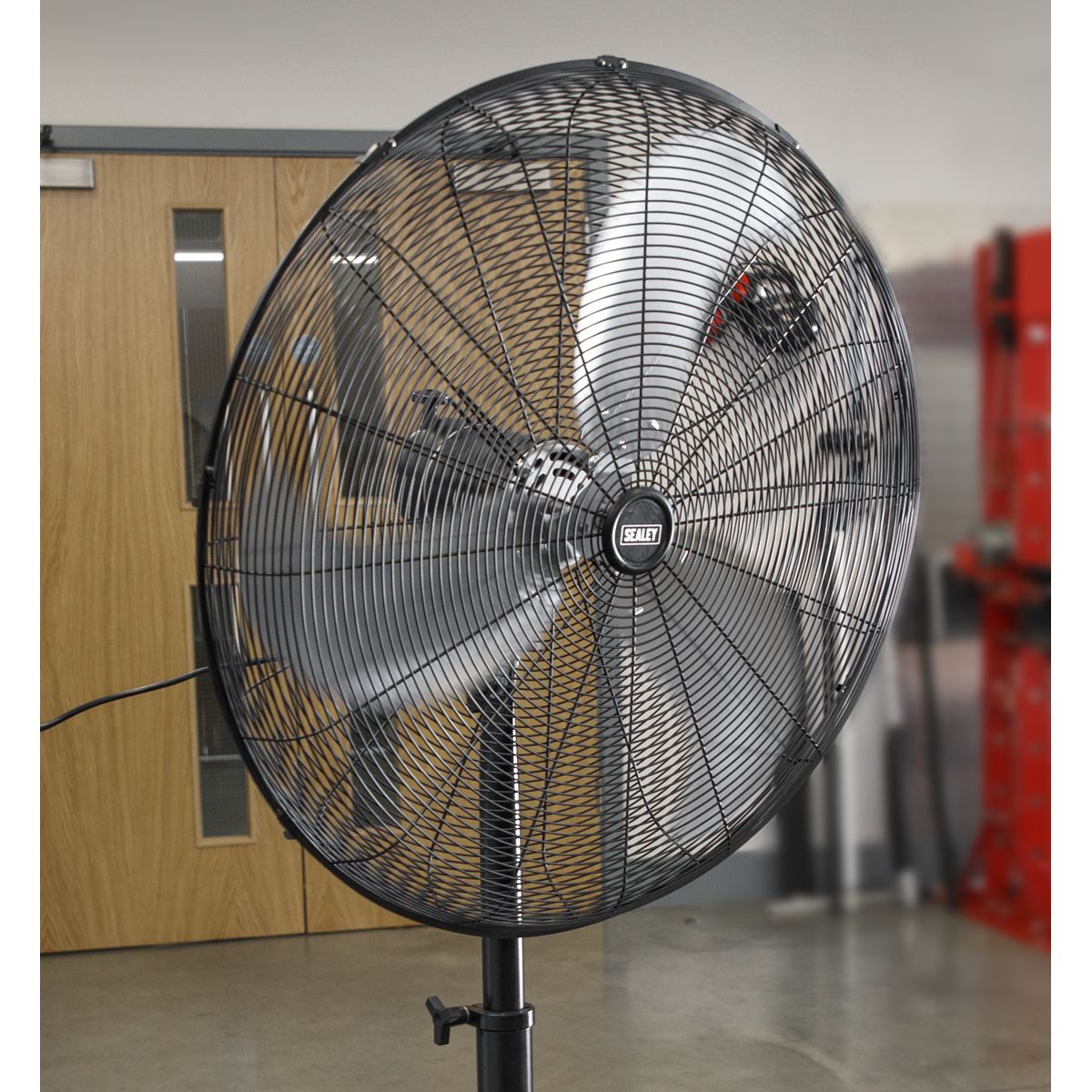 Sealey Industrial High Velocity Oscillating Pedestal Fan 30" 230V - Image 2