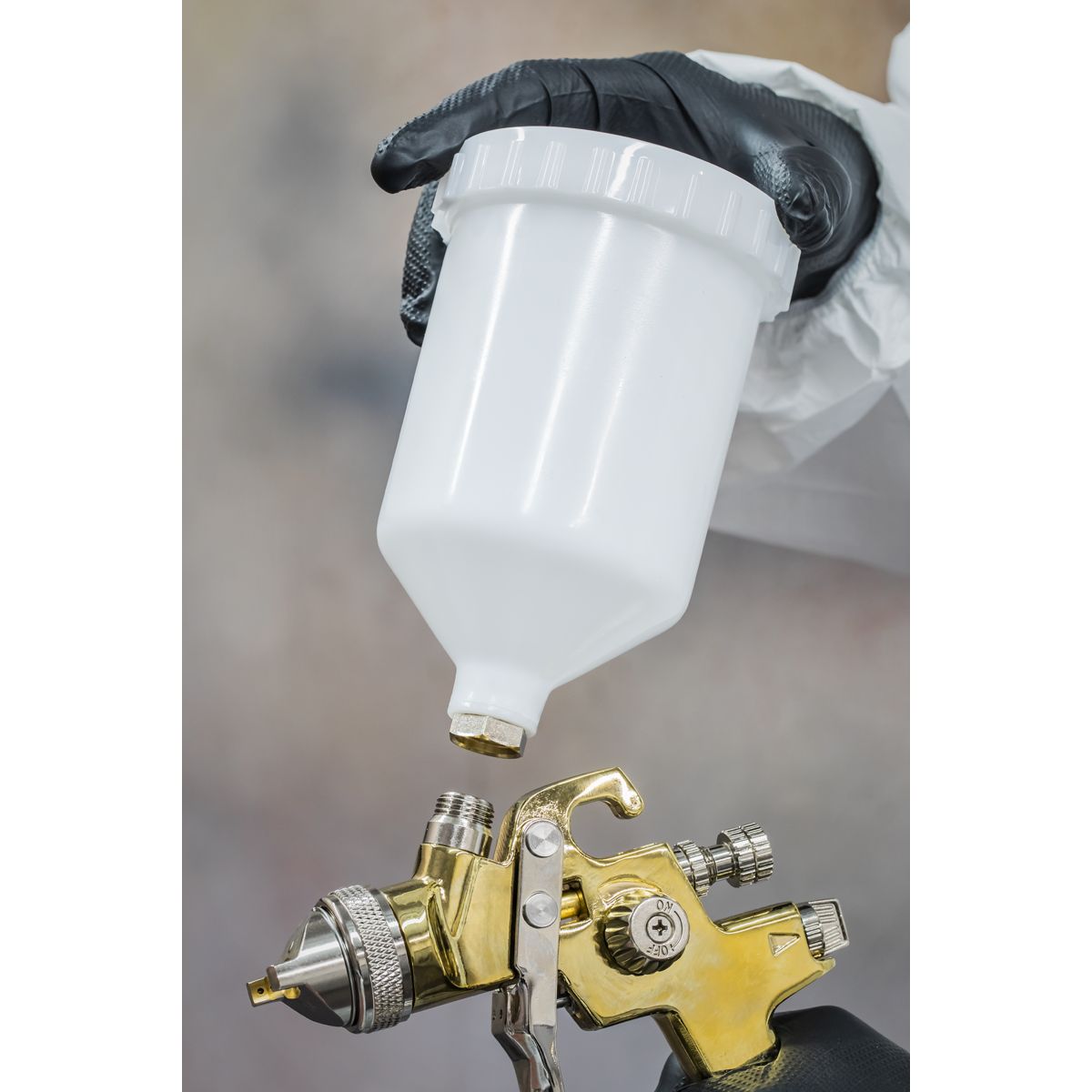 Sealey Gold Series Gravity Feed Spray Gun 1.4mm Set-Up - Image 2