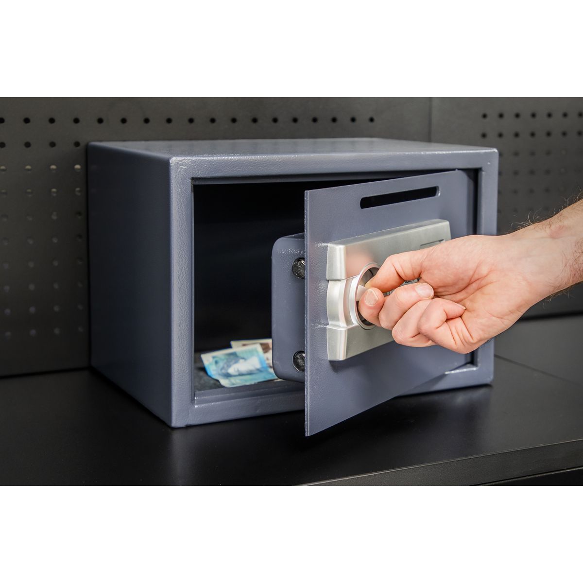 Sealey Electronic Combination Security Safe with Deposit Slot 350 x 250 x 250mm - Image 9