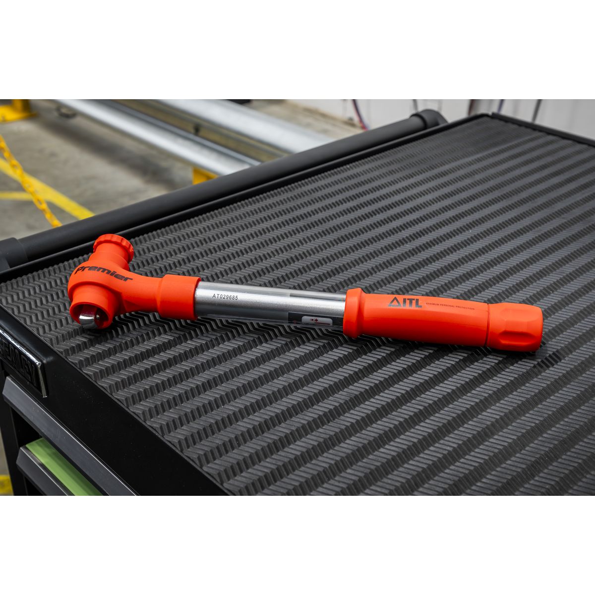 Sealey Premier Insulated Torque Wrench 1/2"Sq Drive 20-100Nm - Image 2